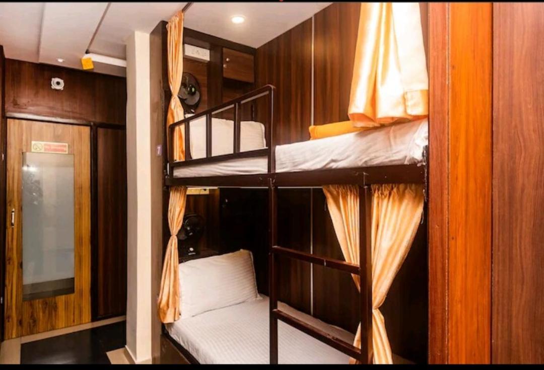 Golden View Dormitory Hotel Mumbai Exterior foto