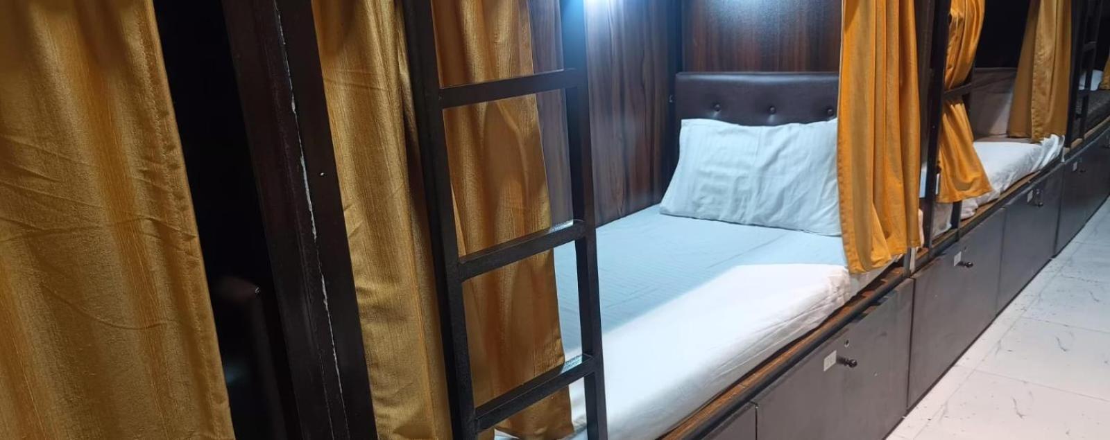 Golden View Dormitory Hotel Mumbai Exterior foto