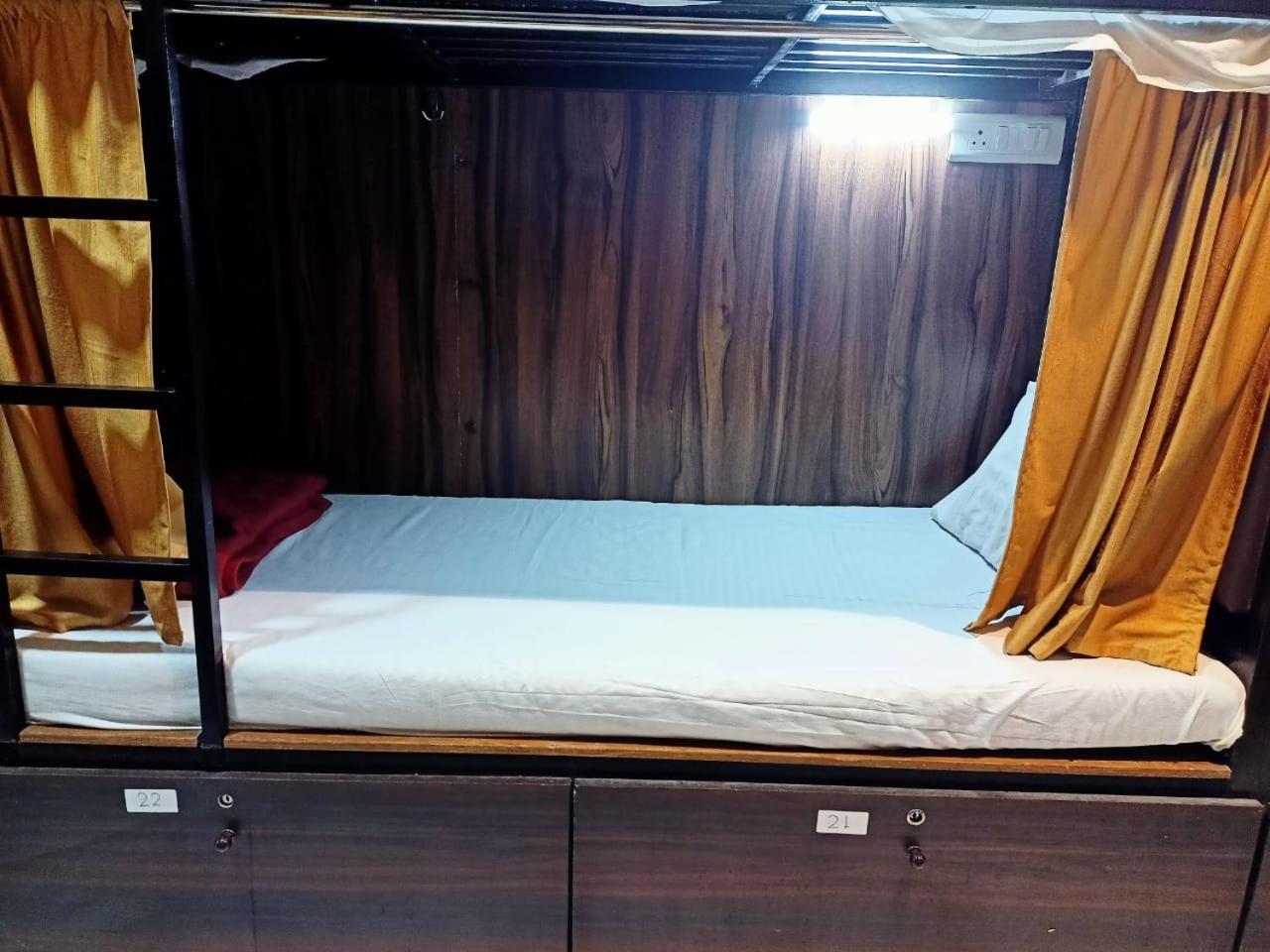 Golden View Dormitory Hotel Mumbai Exterior foto