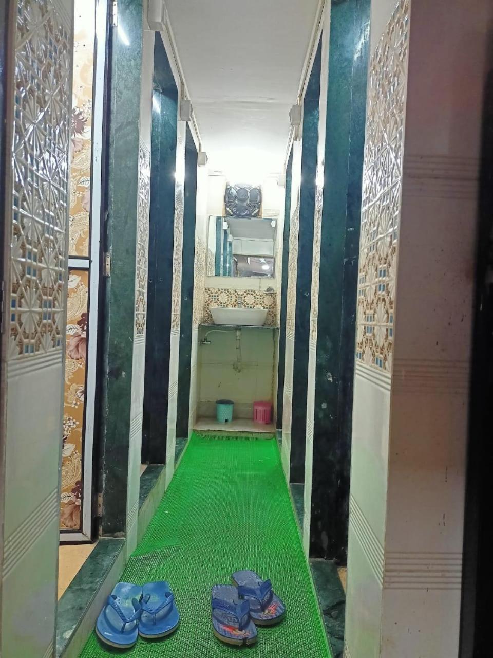 Golden View Dormitory Hotel Mumbai Exterior foto