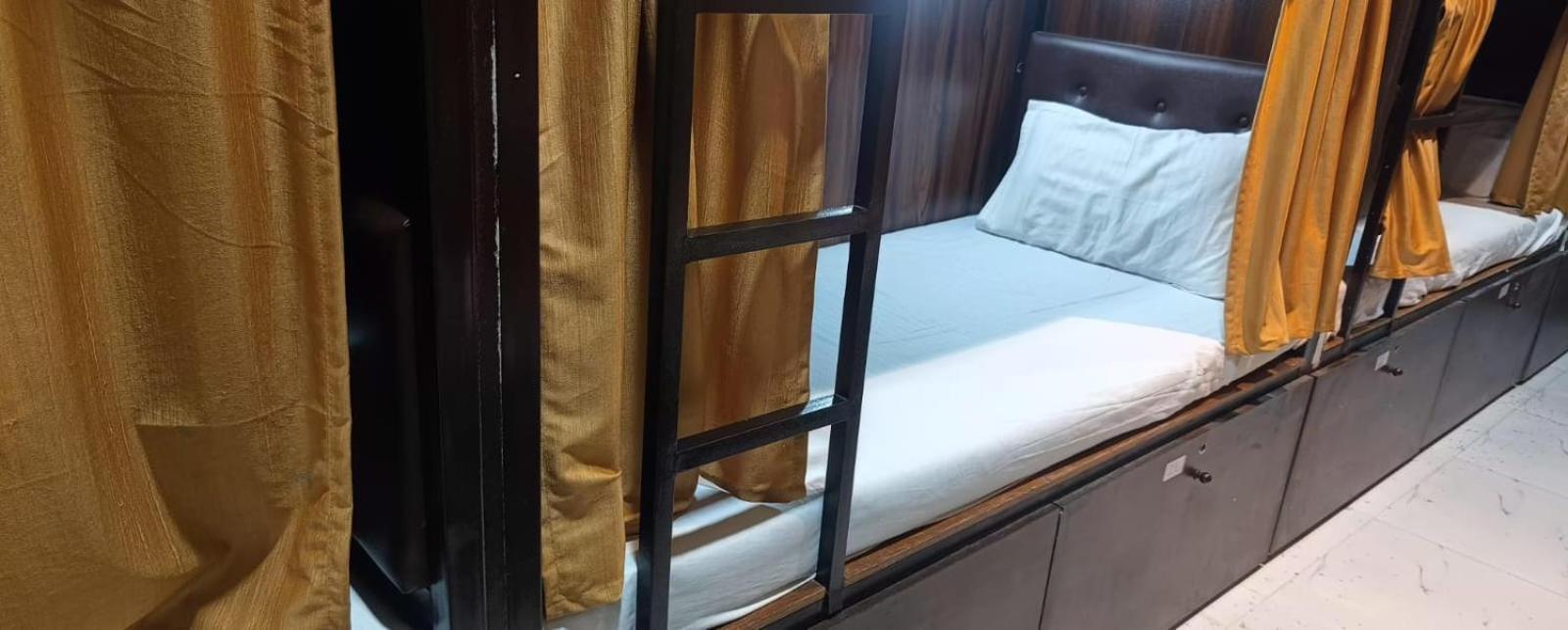 Golden View Dormitory Hotel Mumbai Exterior foto