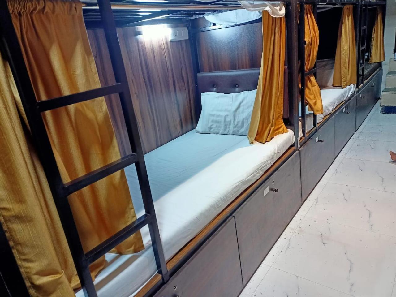 Golden View Dormitory Hotel Mumbai Exterior foto