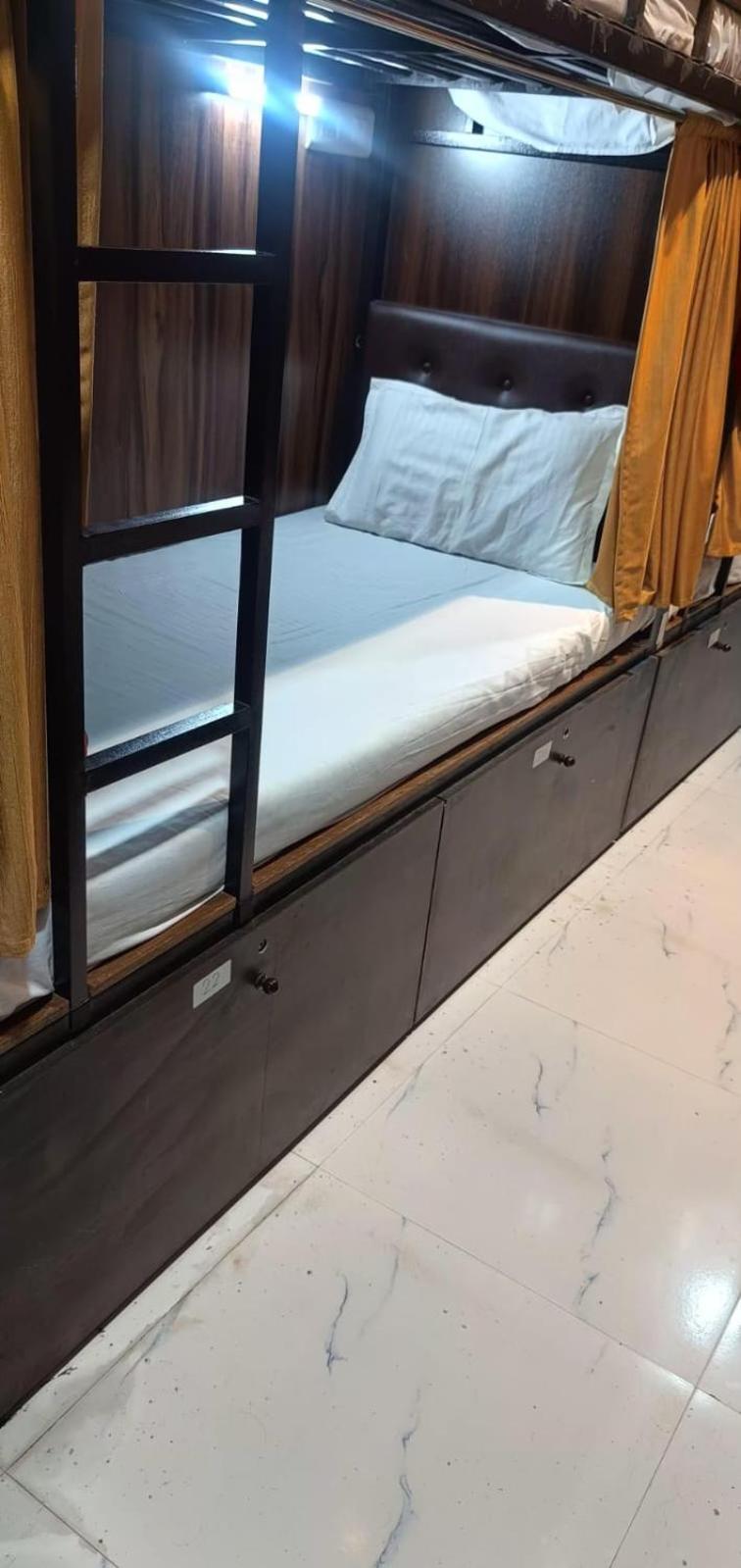 Golden View Dormitory Hotel Mumbai Exterior foto